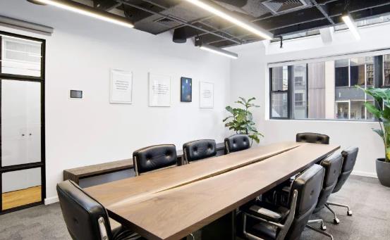 青島網(wǎng)絡(luò)科技有限公司180平現(xiàn)代簡(jiǎn)約辦公室裝修效果圖