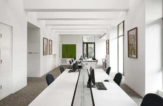 青島網(wǎng)絡(luò)科技有限公司180平現(xiàn)代簡(jiǎn)約辦公室裝修效果圖